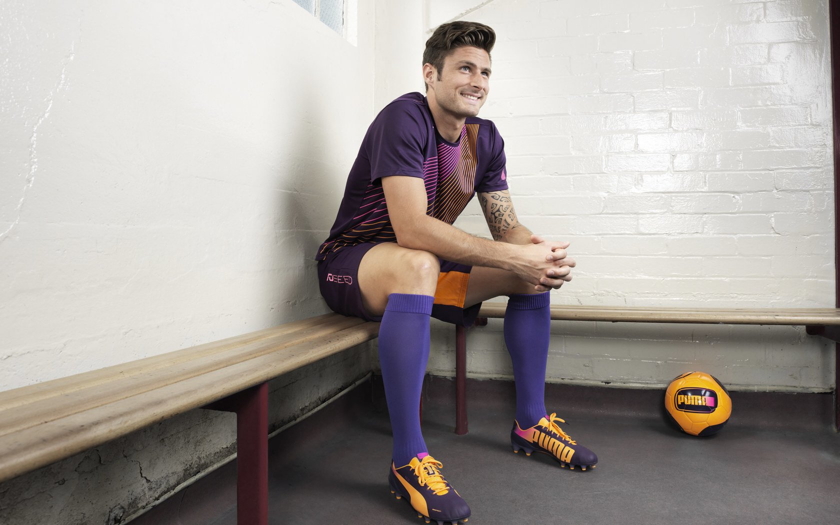 羽毛球“先发球再说”快节奏赛 没有暂停高强度连拍